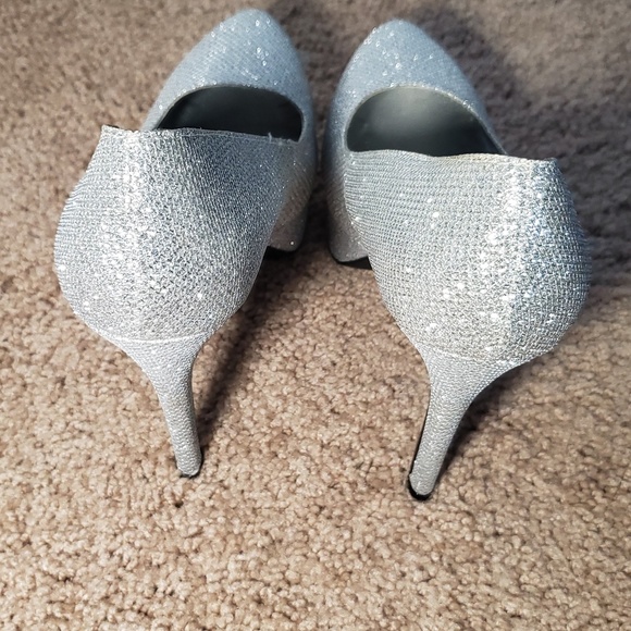 Heels - Picture 3 of 4